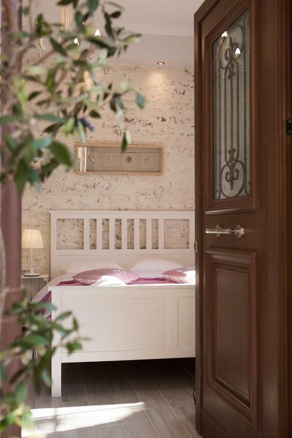 Nafsika Luxury *