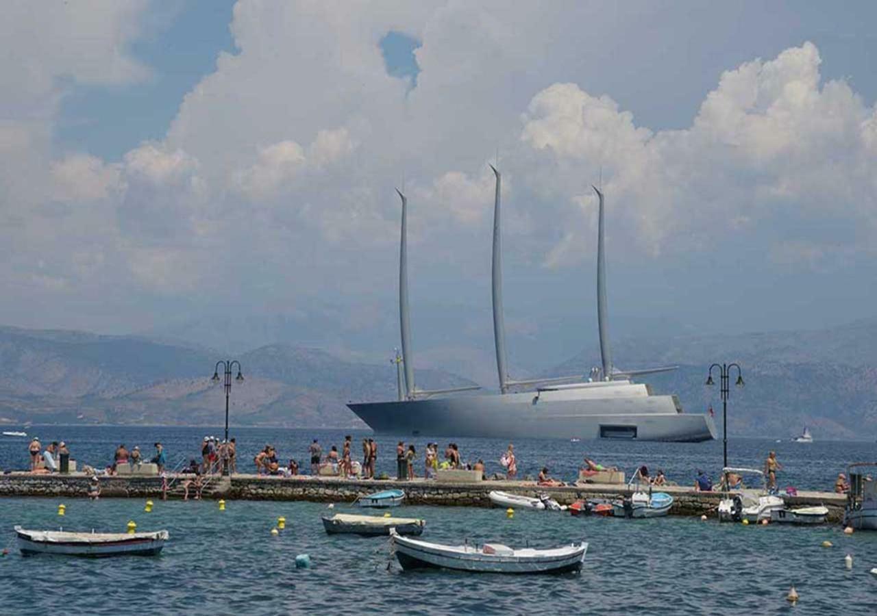 Nafsika Luxury *